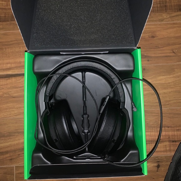 Razer Kraken V2 - Picture 2 of 3